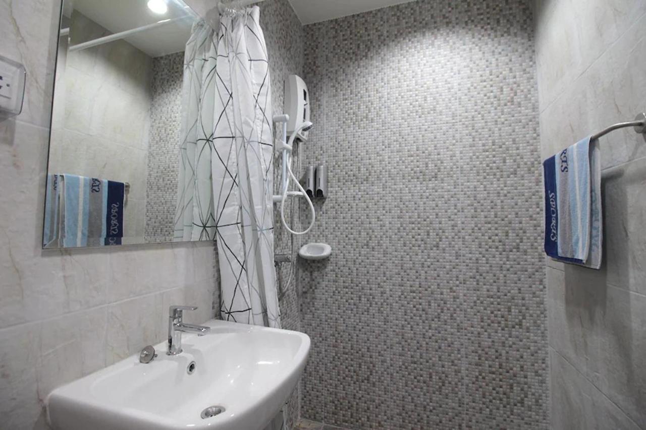 R 17 Living Hotel Bangkok Bagian luar foto