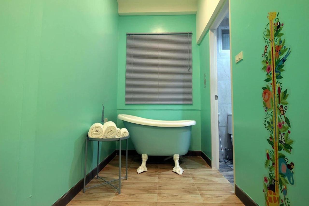 R 17 Living Hotel Bangkok Bagian luar foto