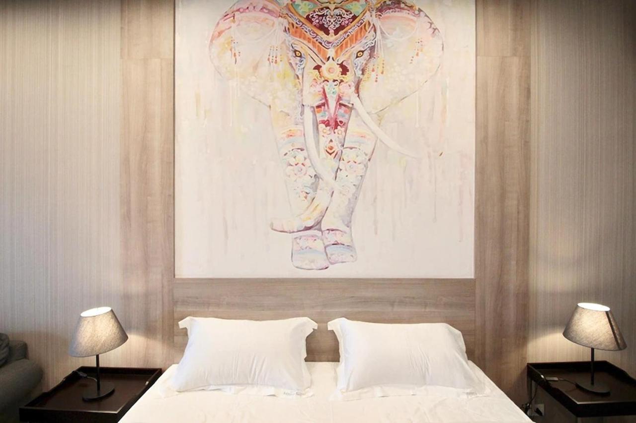 R 17 Living Hotel Bangkok Bagian luar foto