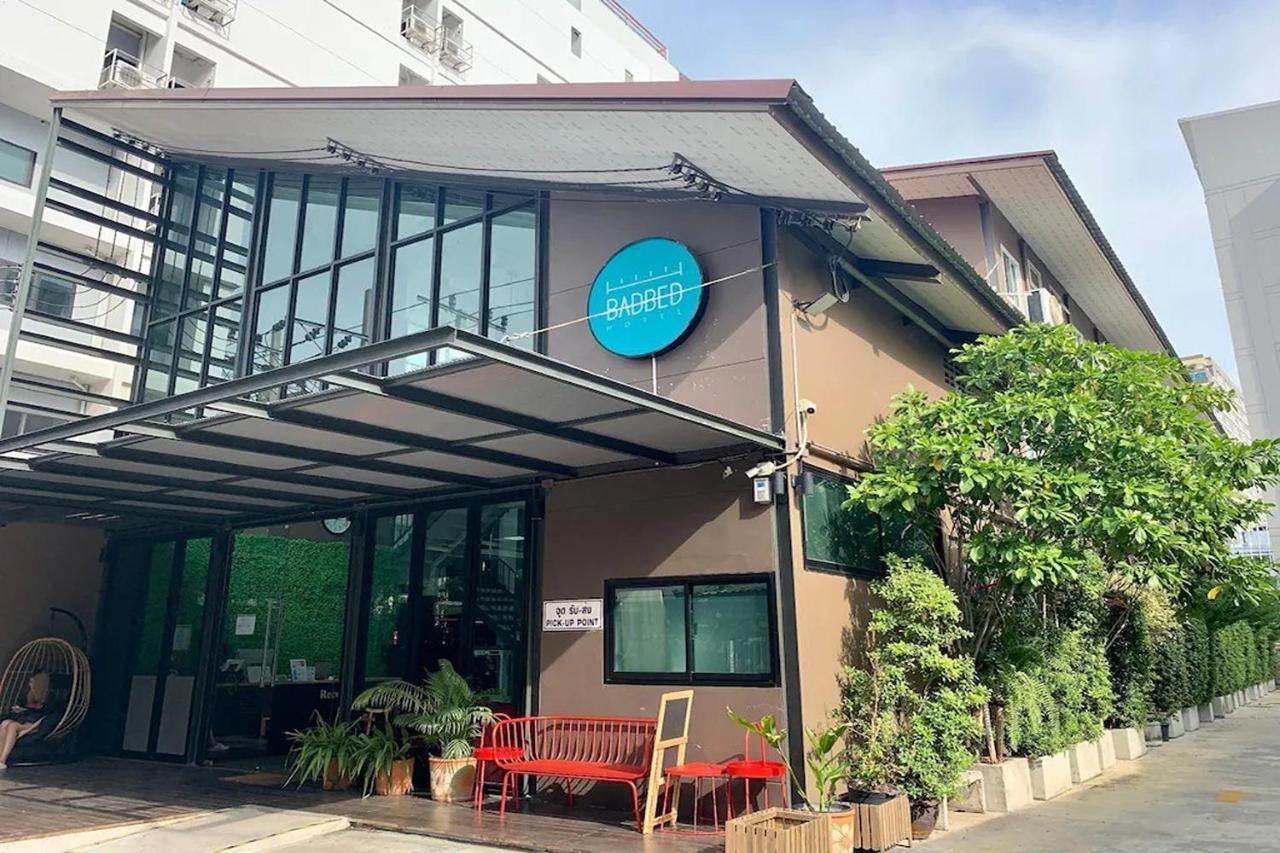 R 17 Living Hotel Bangkok Bagian luar foto
