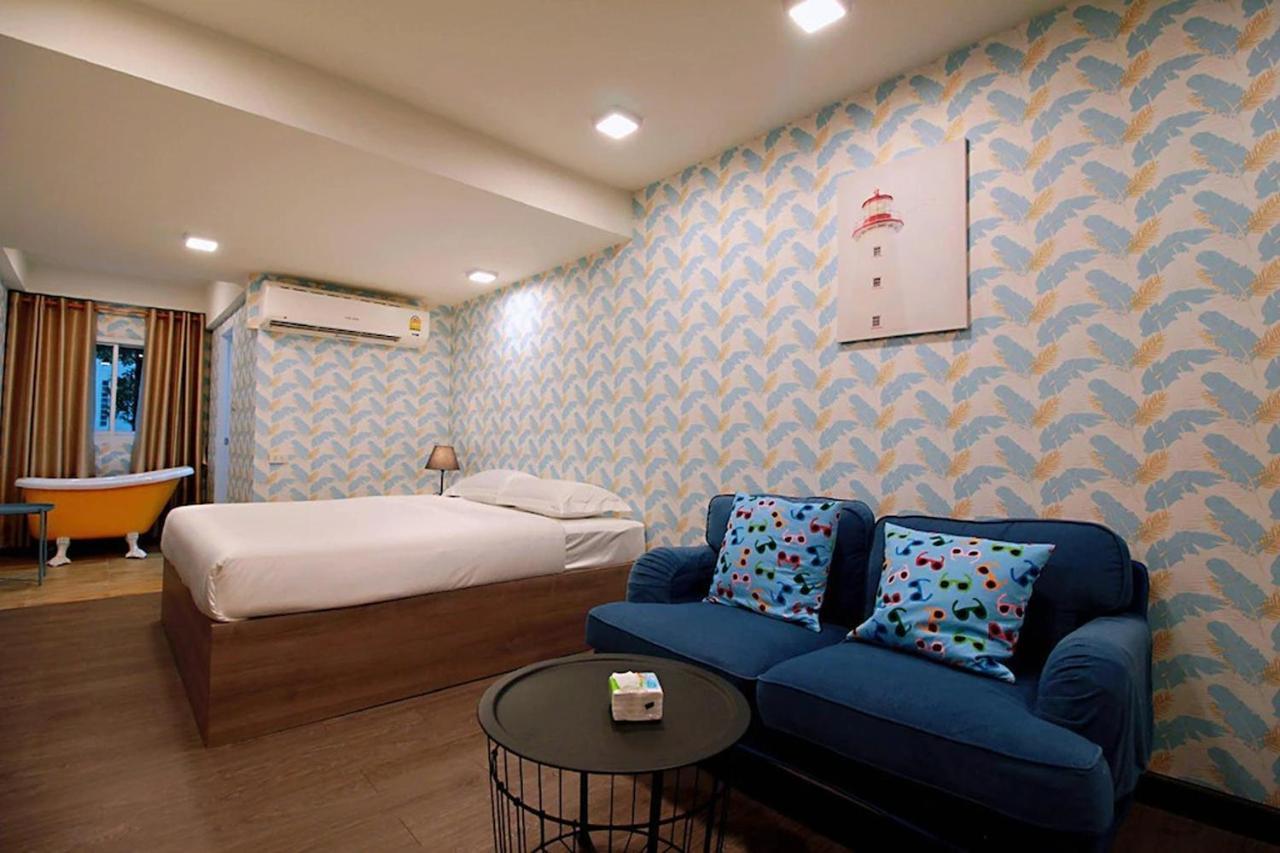 R 17 Living Hotel Bangkok Bagian luar foto
