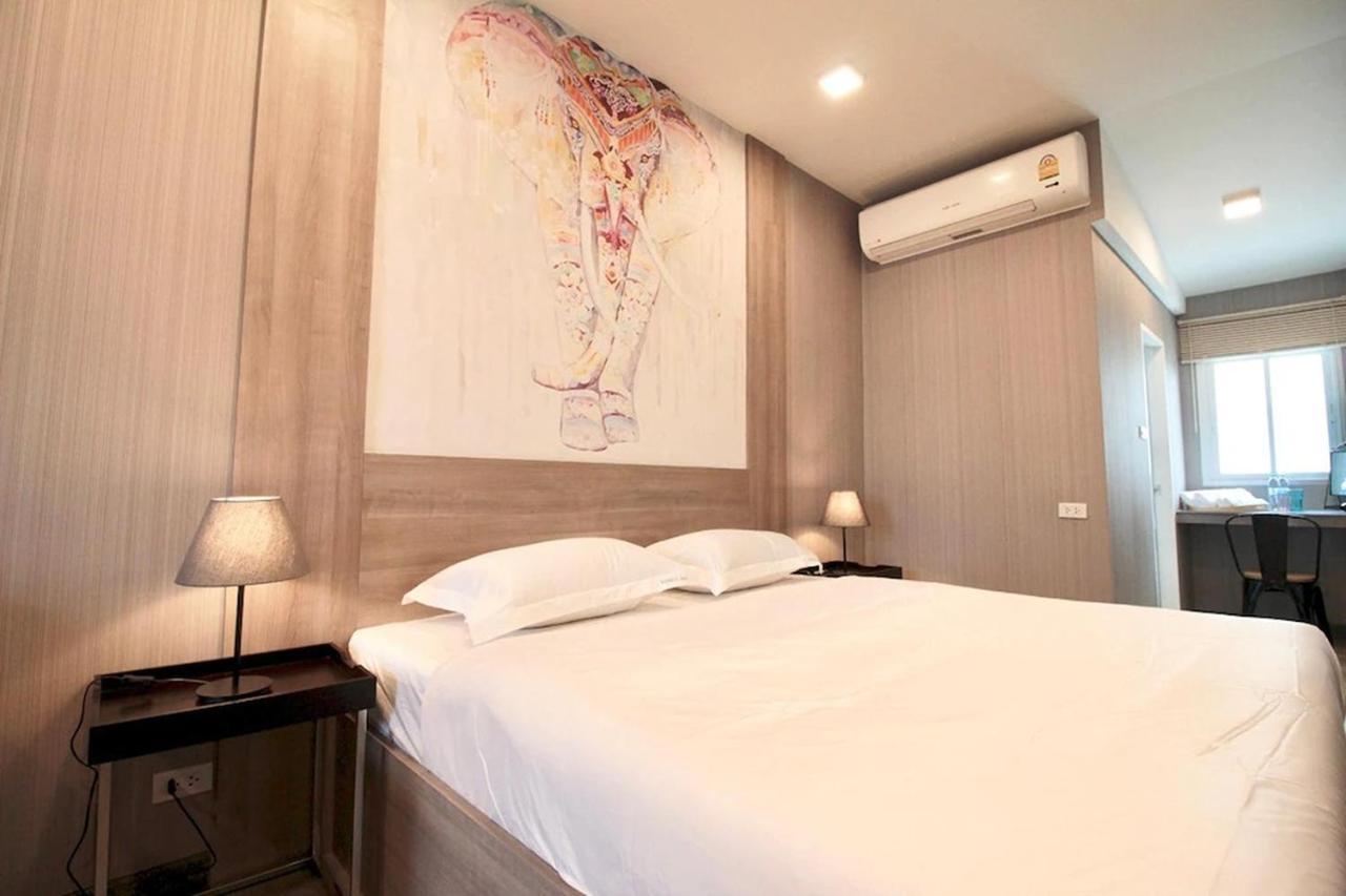R 17 Living Hotel Bangkok Bagian luar foto