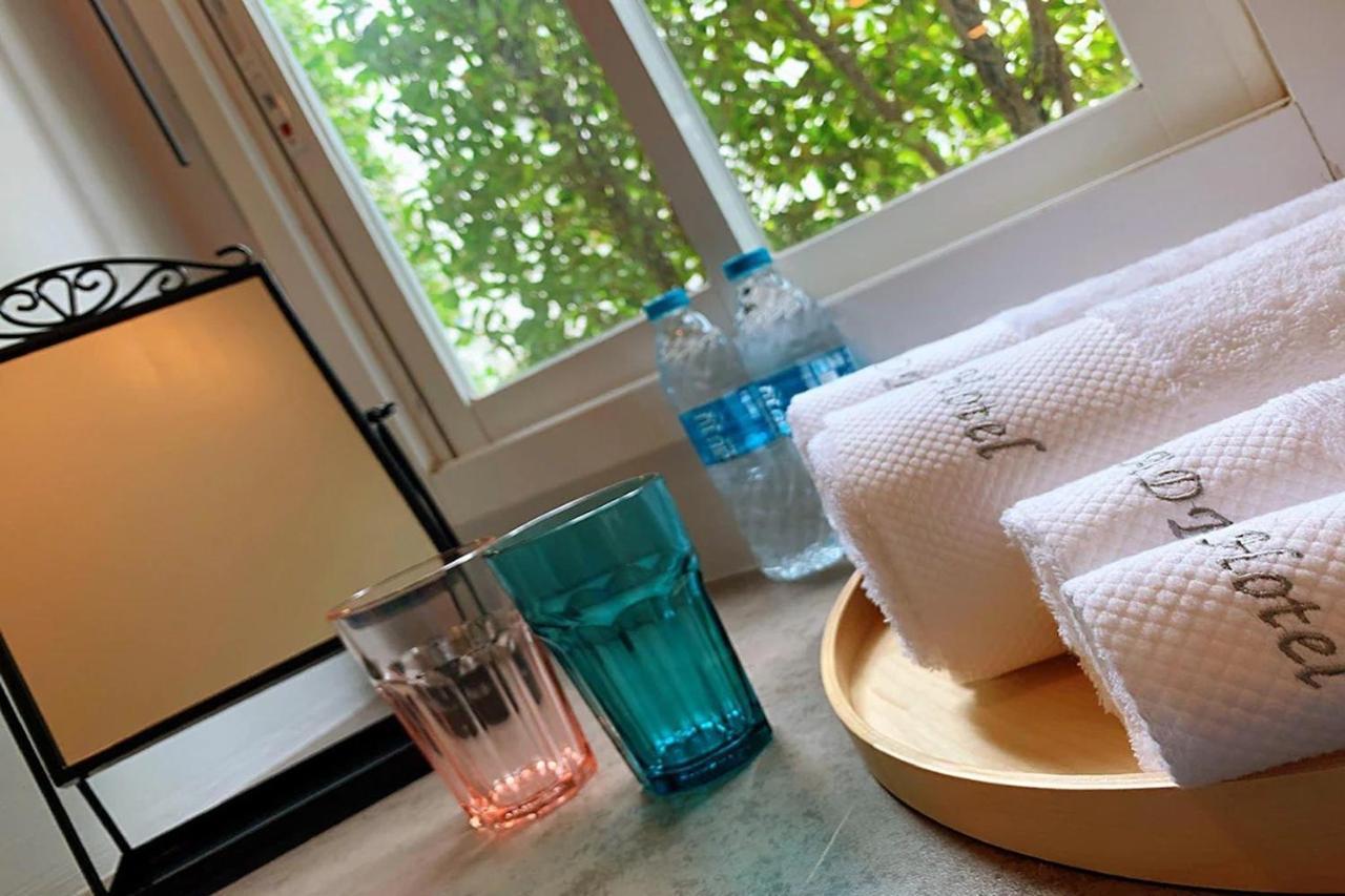 R 17 Living Hotel Bangkok Bagian luar foto