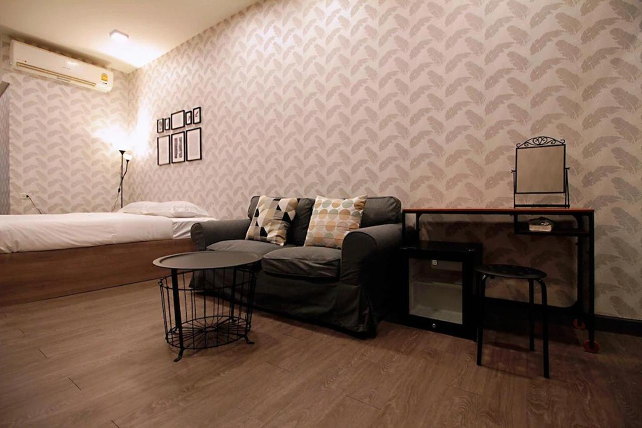 R 17 Living Hotel Bangkok Bagian luar foto