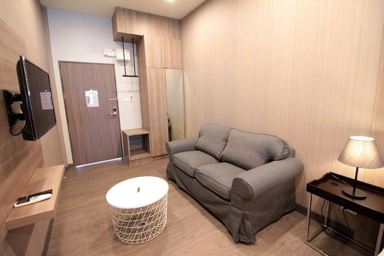 R 17 Living Hotel Bangkok Bagian luar foto